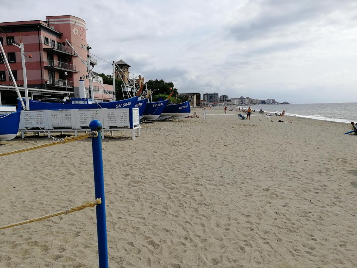 Music & Beach Apartment Савона Екстериор снимка